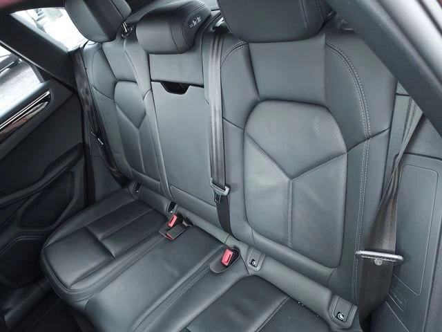 2023 Porsche Macan - Image 16 of 18