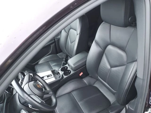 2023 Porsche Macan - Image 7 of 18