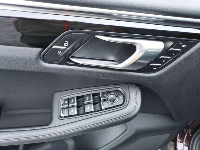 2023 Porsche Macan - Image 11 of 18