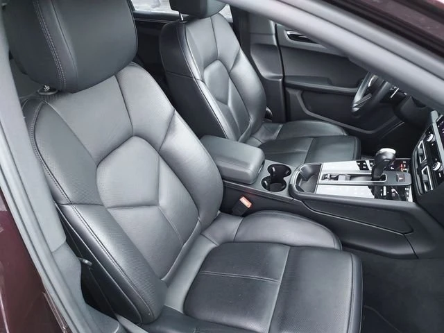 2023 Porsche Macan - Image 13 of 18