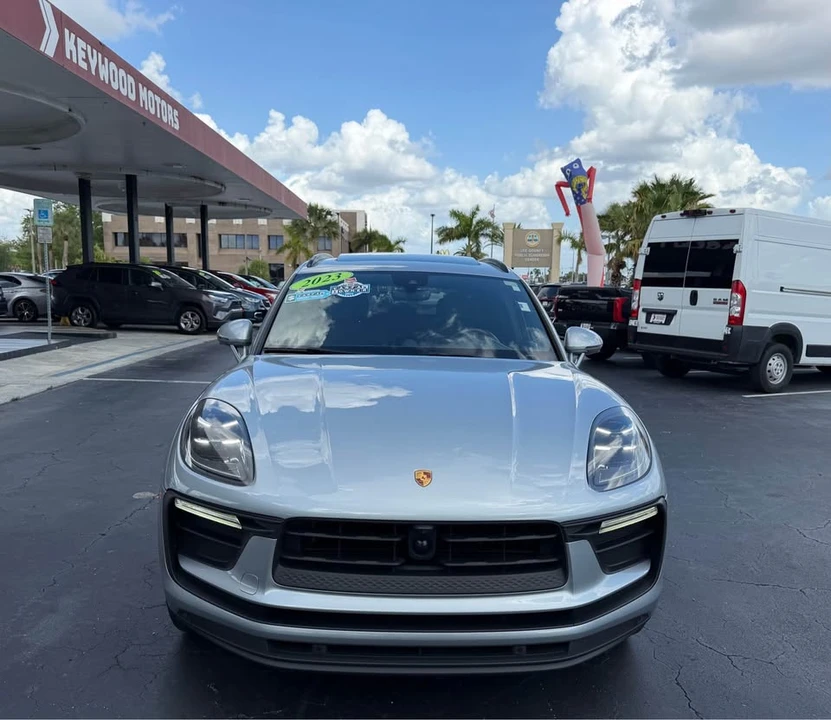 2023 Porsche Macan - Image 2 of 20