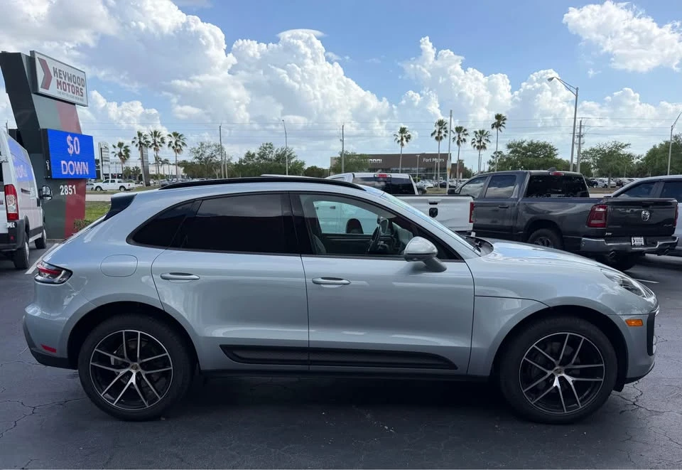 2023 Porsche Macan - Image 10 of 20