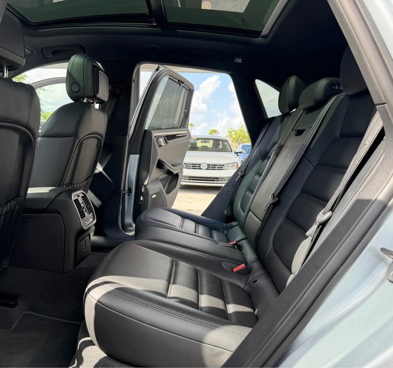 2023 Porsche Macan - Image 12 of 20