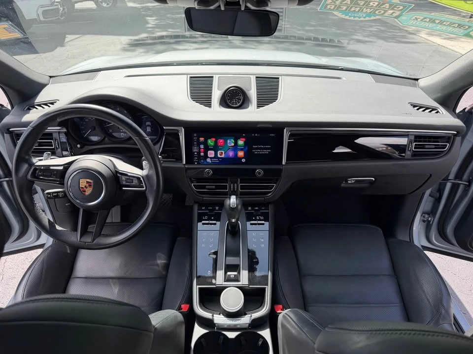 2023 Porsche Macan - Image 14 of 20