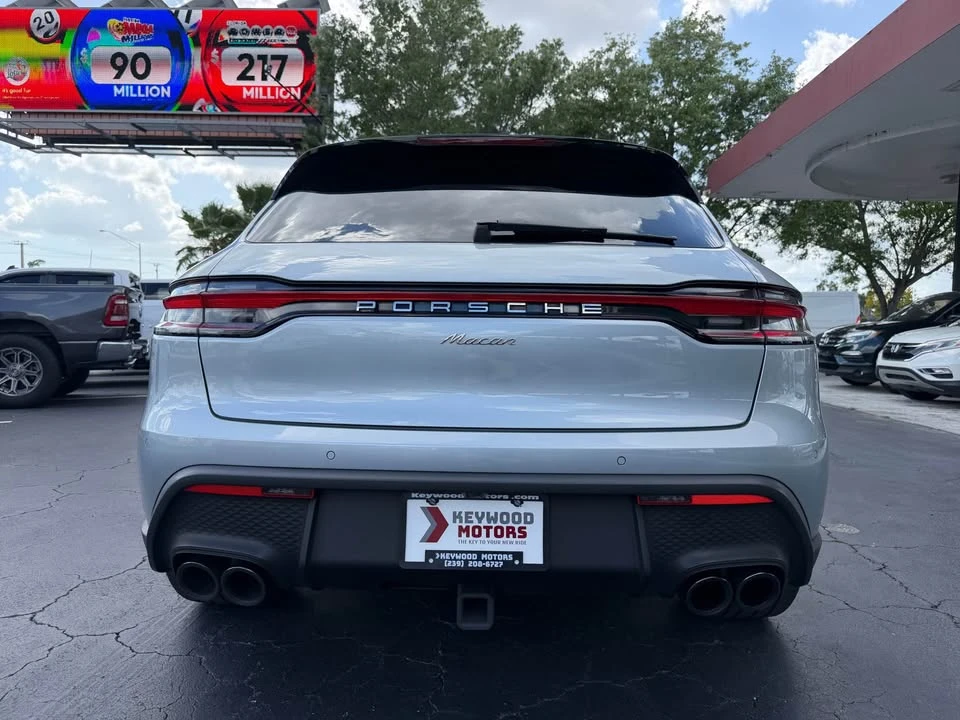 2023 Porsche Macan - Image 9 of 20