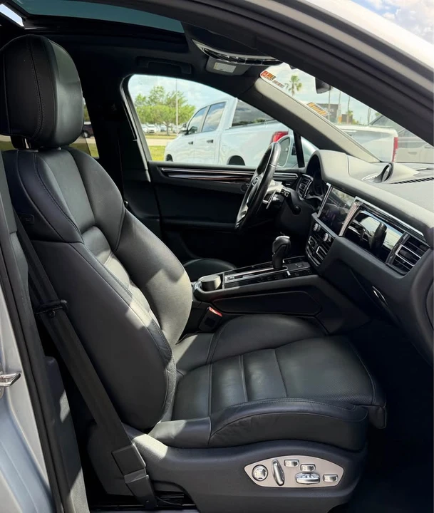 2023 Porsche Macan - Image 15 of 20