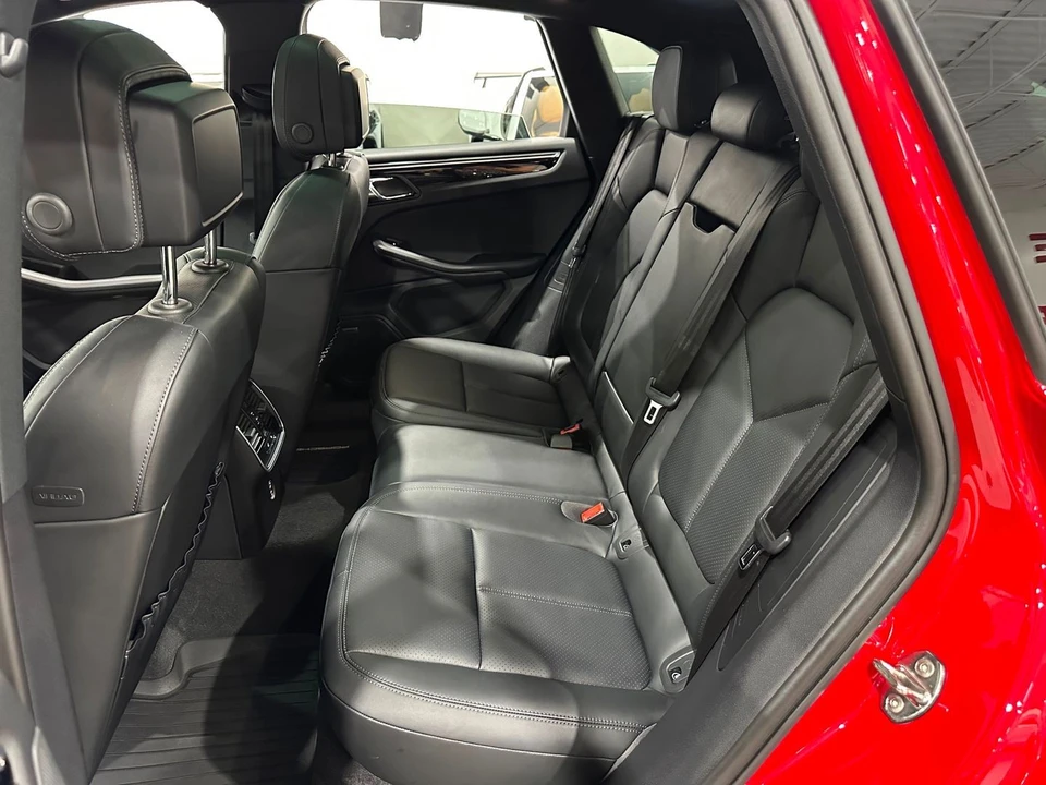 2023 Porsche Macan - Image 19 of 21