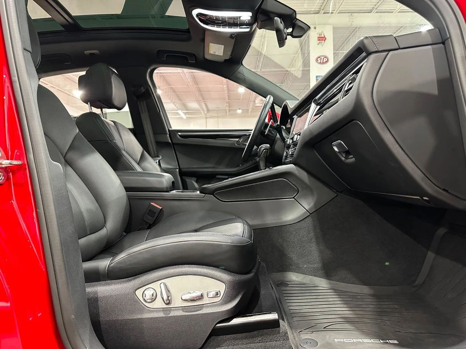 2023 Porsche Macan - Image 12 of 21