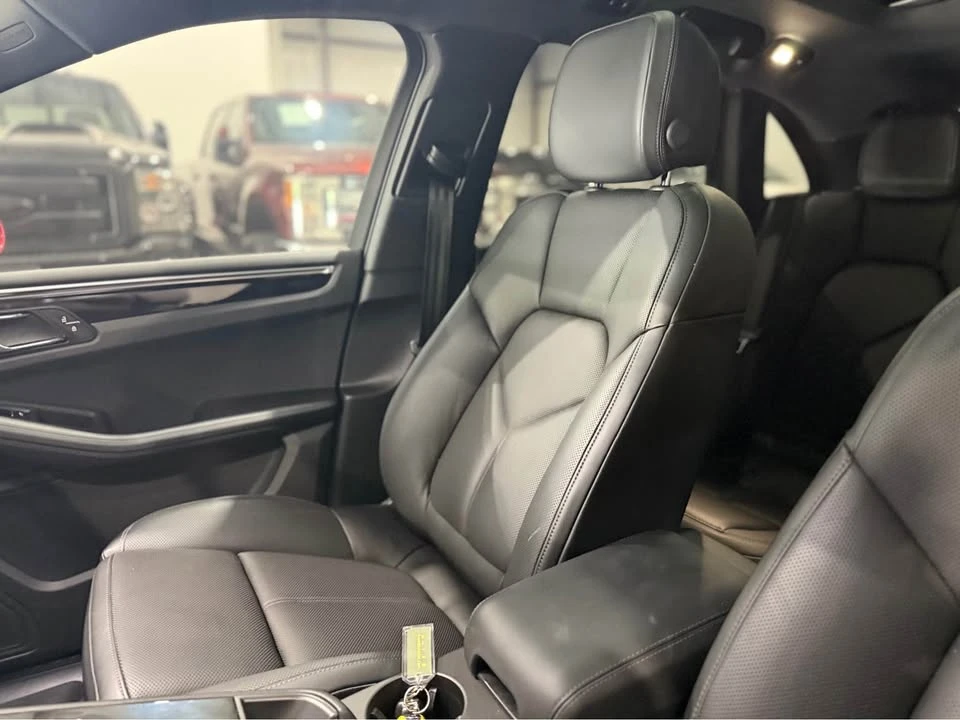2023 Porsche Macan - Image 14 of 17