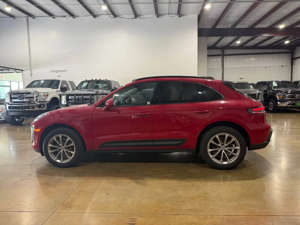2023 Porsche Macan - Image 2 of 17