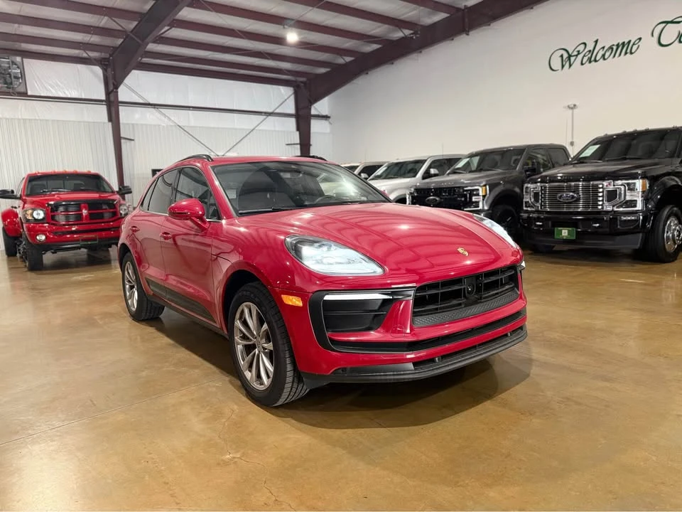 2023 Porsche Macan - Image 7 of 17