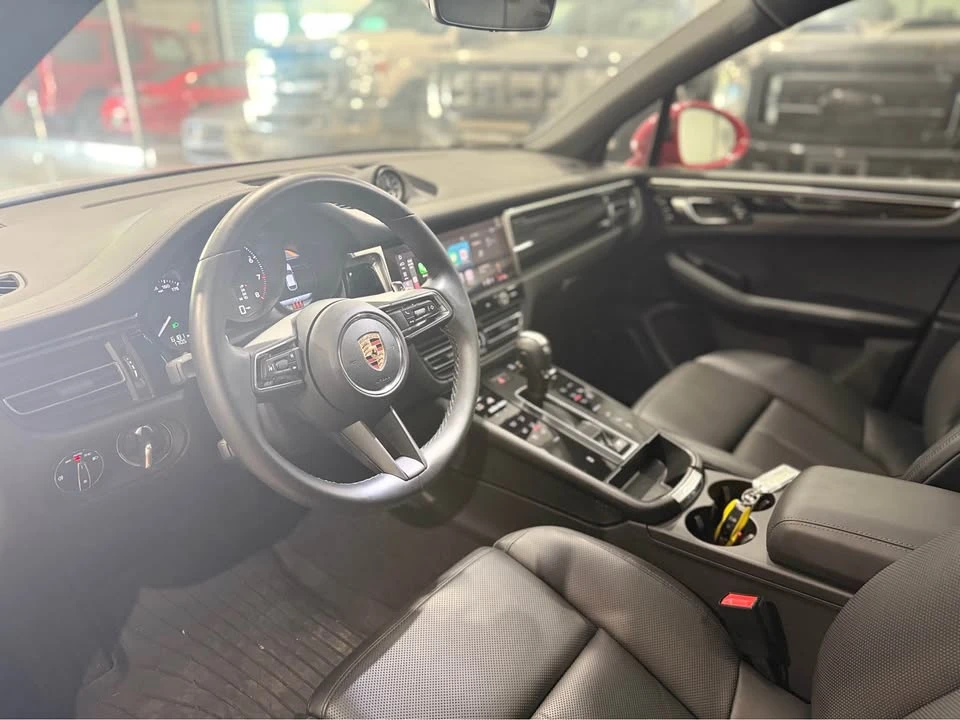 2023 Porsche Macan - Image 9 of 17