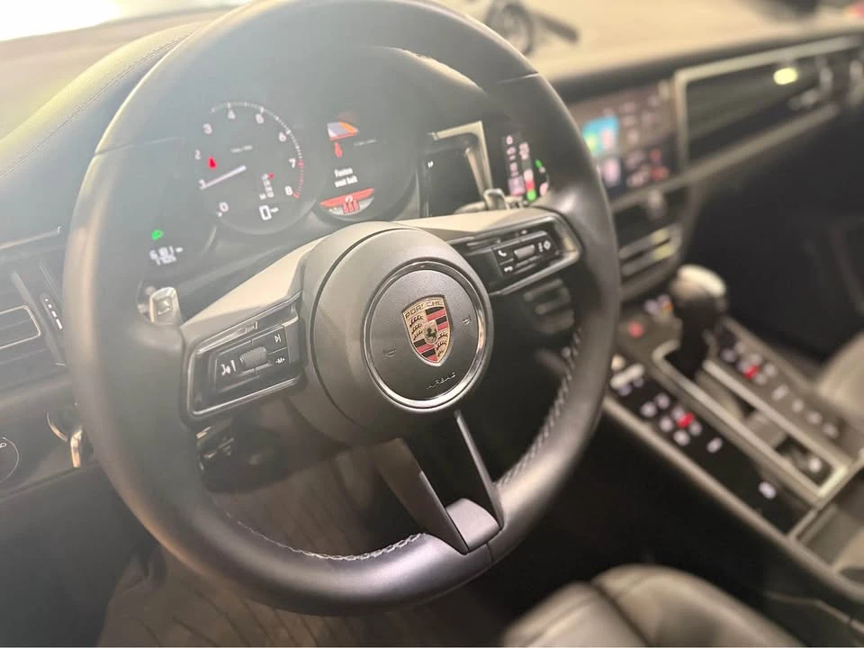 2023 Porsche Macan - Image 10 of 17