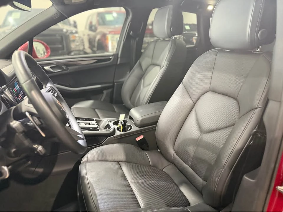 2023 Porsche Macan - Image 13 of 17