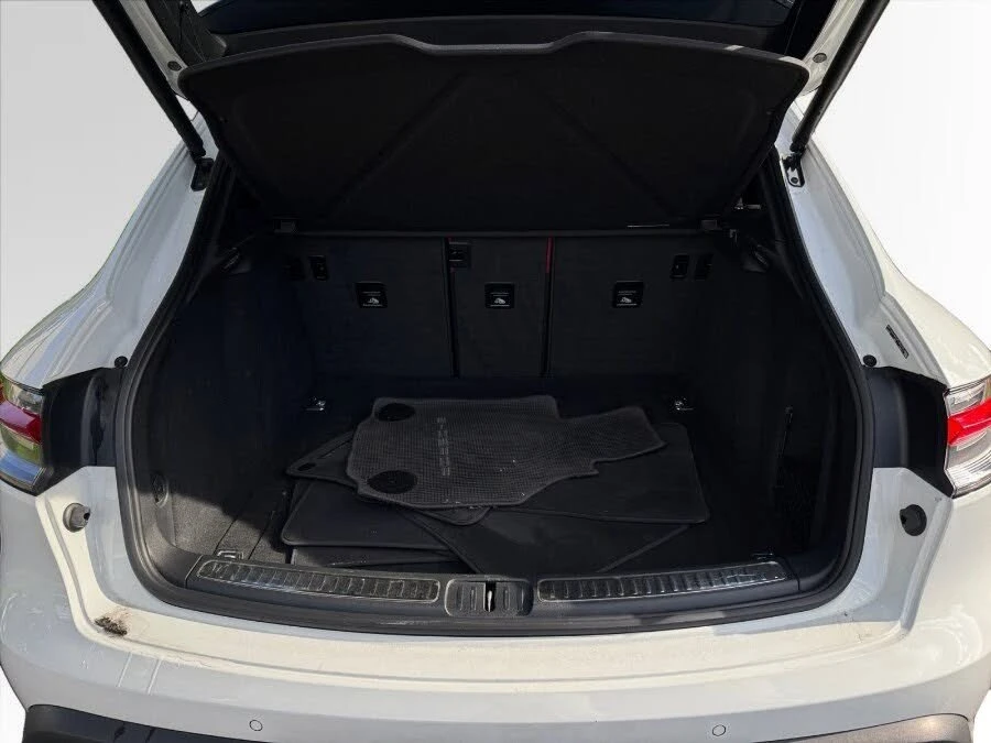 2023 Porsche Macan T - Image 19 of 20