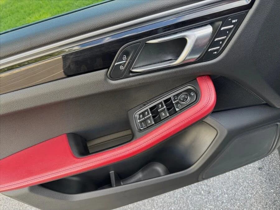 2023 Porsche Macan T - Image 10 of 20