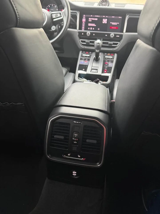 2023 Porsche Macan T - Image 10 of 11