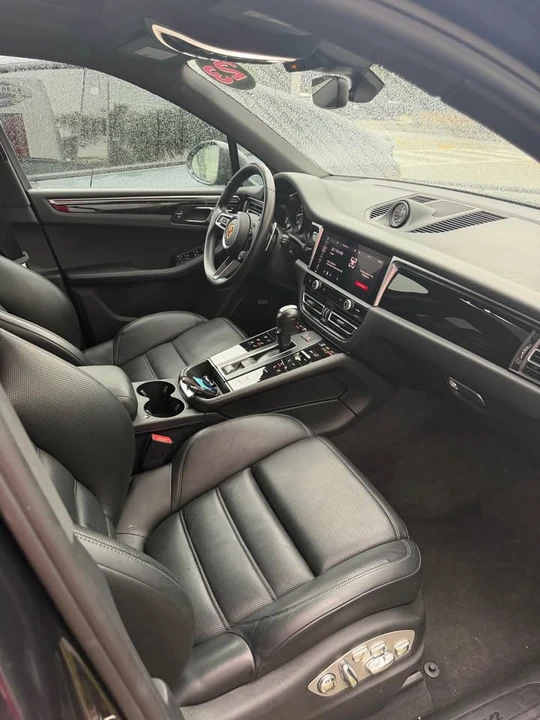 2023 Porsche Macan T - Image 9 of 11