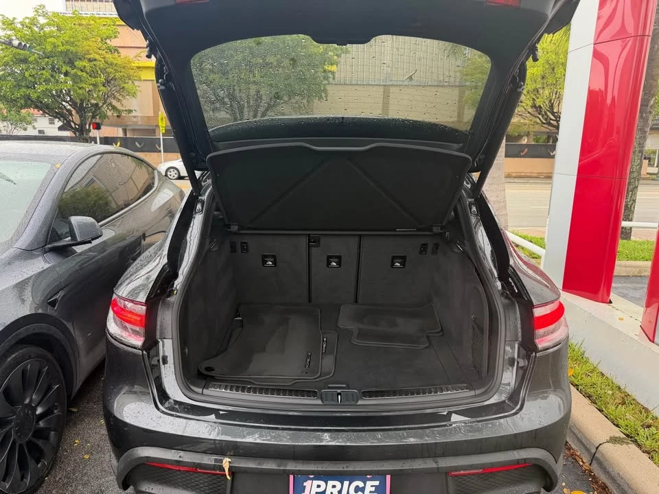 2023 Porsche Macan T - Image 7 of 11