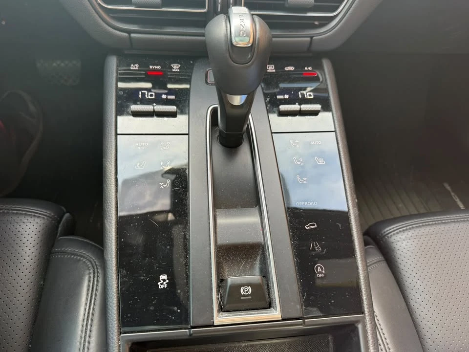2023 Porsche Macan T - Image 12 of 15