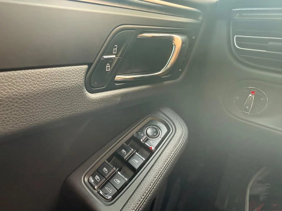 2023 Porsche Macan T - Image 15 of 15