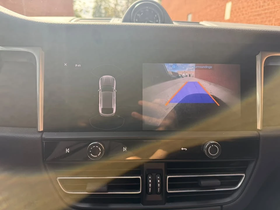 2023 Porsche Macan T - Image 11 of 15