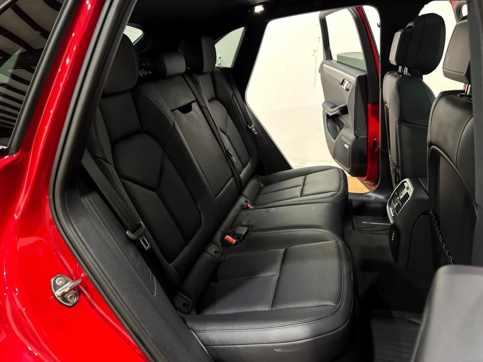 2023 Porsche Macan - Image 14 of 21