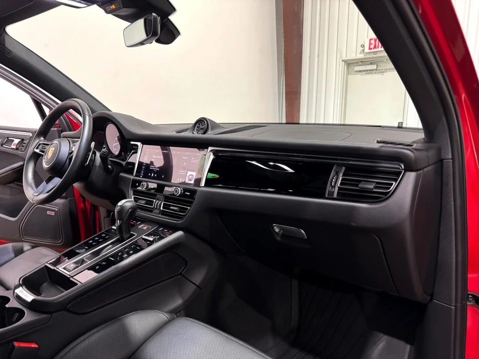 2023 Porsche Macan - Image 10 of 12