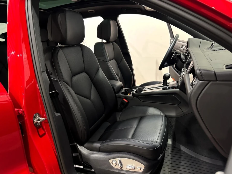 2023 Porsche Macan - Image 13 of 21