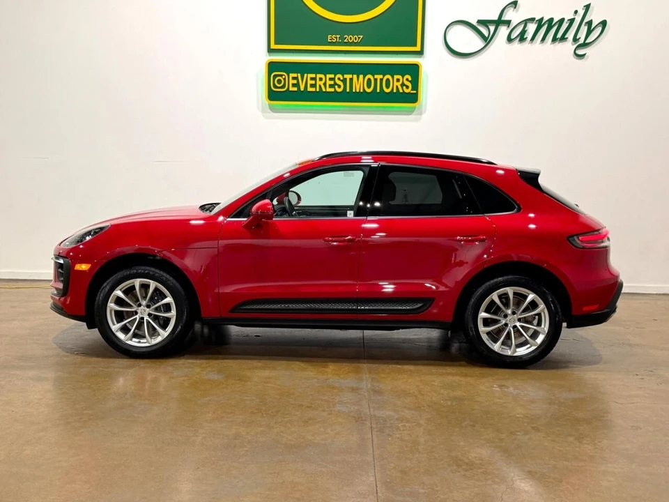 2023 Porsche Macan - Image 4 of 12