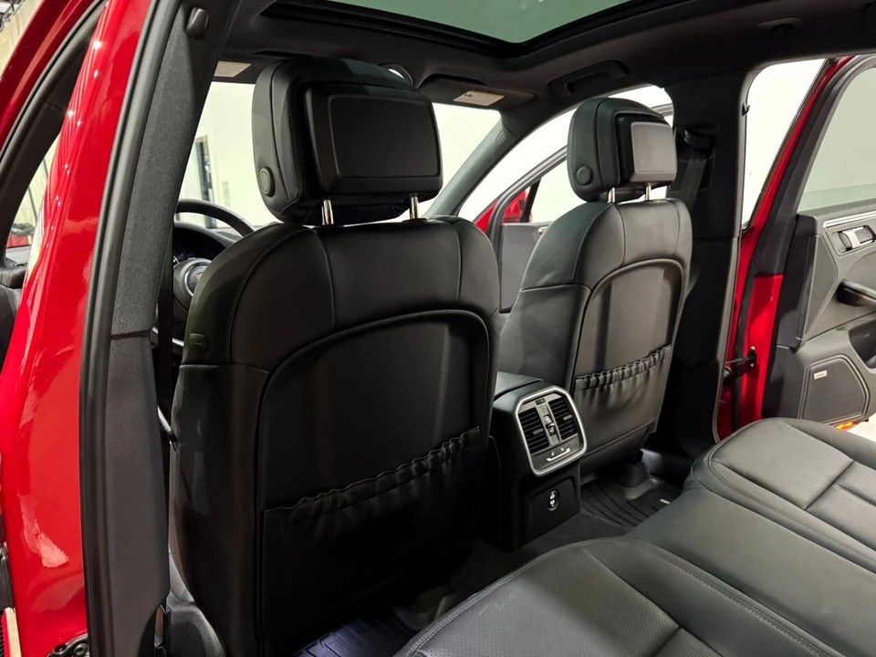 2023 Porsche Macan - Image 17 of 21