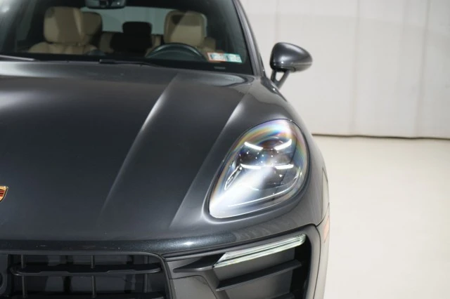 2023 Porsche Macan - Image 10 of 21