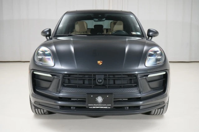2023 Porsche Macan - Image 9 of 21