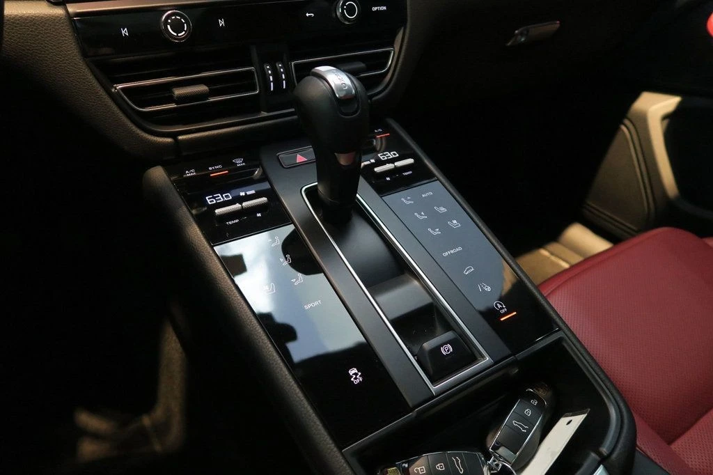 2023 Porsche Macan - Image 21 of 21