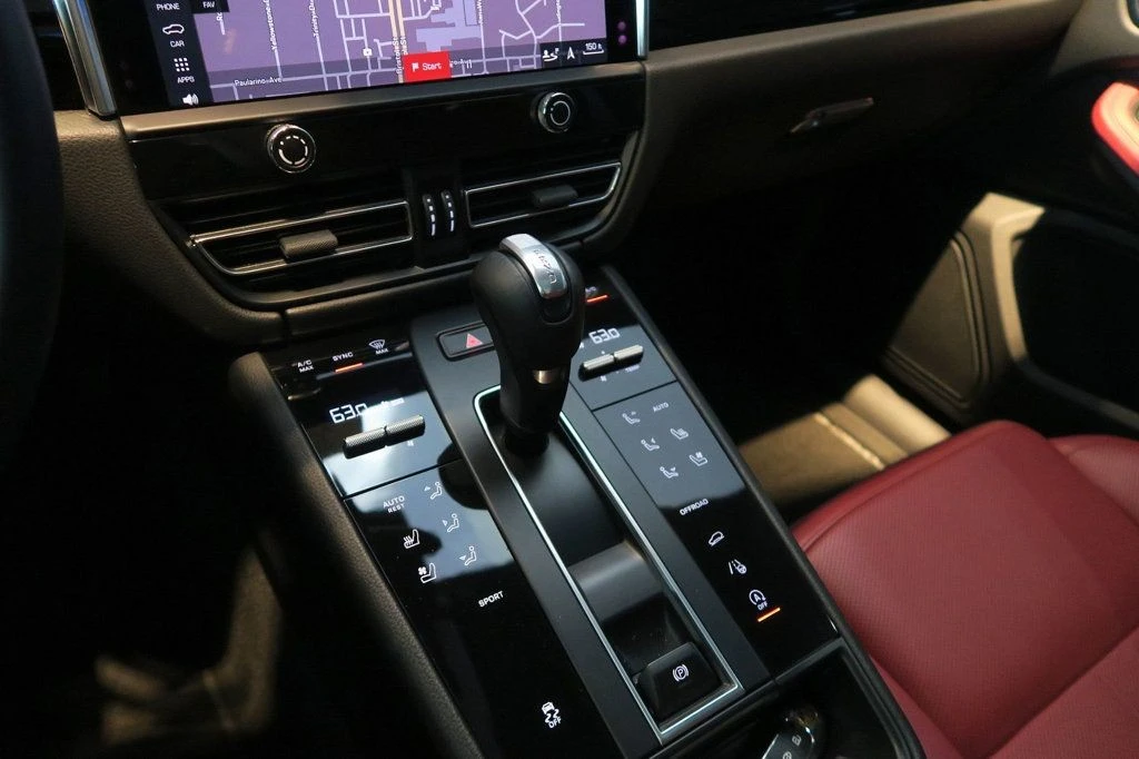 2023 Porsche Macan - Image 20 of 21