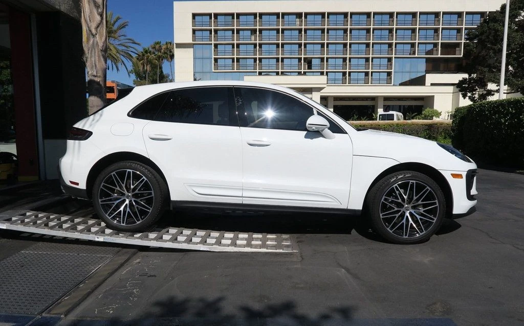2023 Porsche Macan - Image 5 of 21