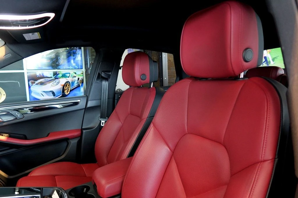 2023 Porsche Macan - Image 14 of 21
