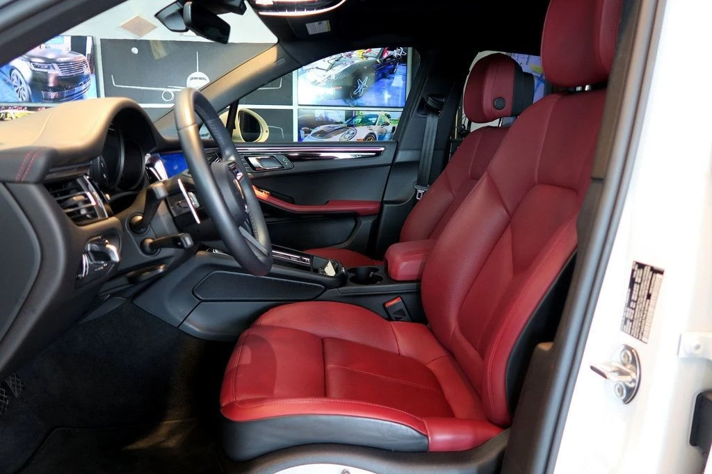 2023 Porsche Macan - Image 13 of 21