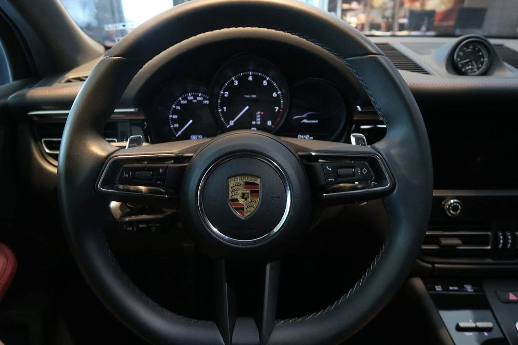 2023 Porsche Macan - Image 15 of 21