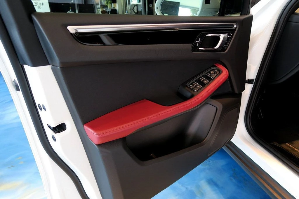 2023 Porsche Macan - Image 12 of 21