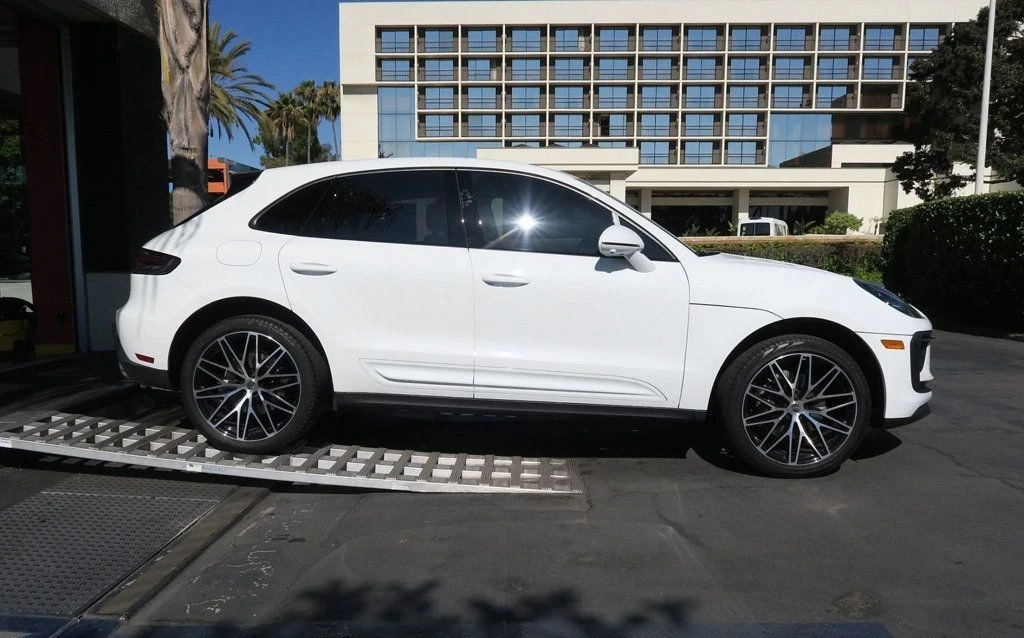 2023 Porsche Macan - Image 5 of 21