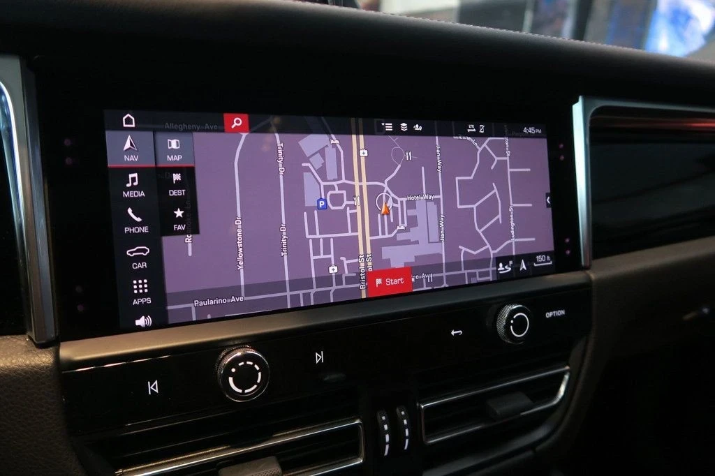 2023 Porsche Macan - Image 18 of 21