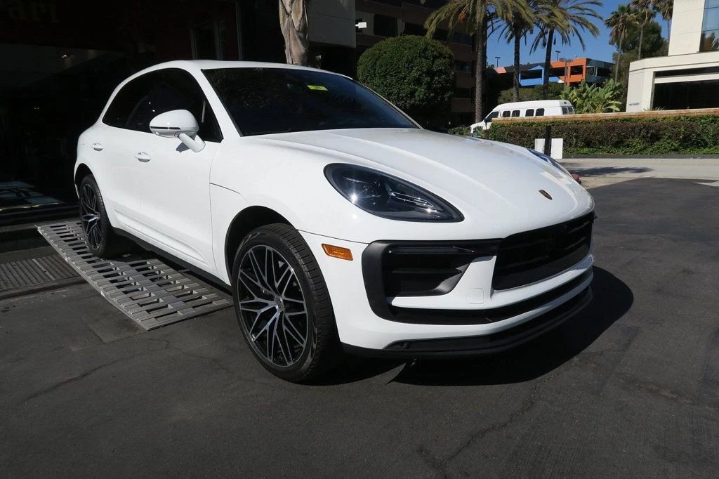 2023 Porsche Macan - Image 4 of 21