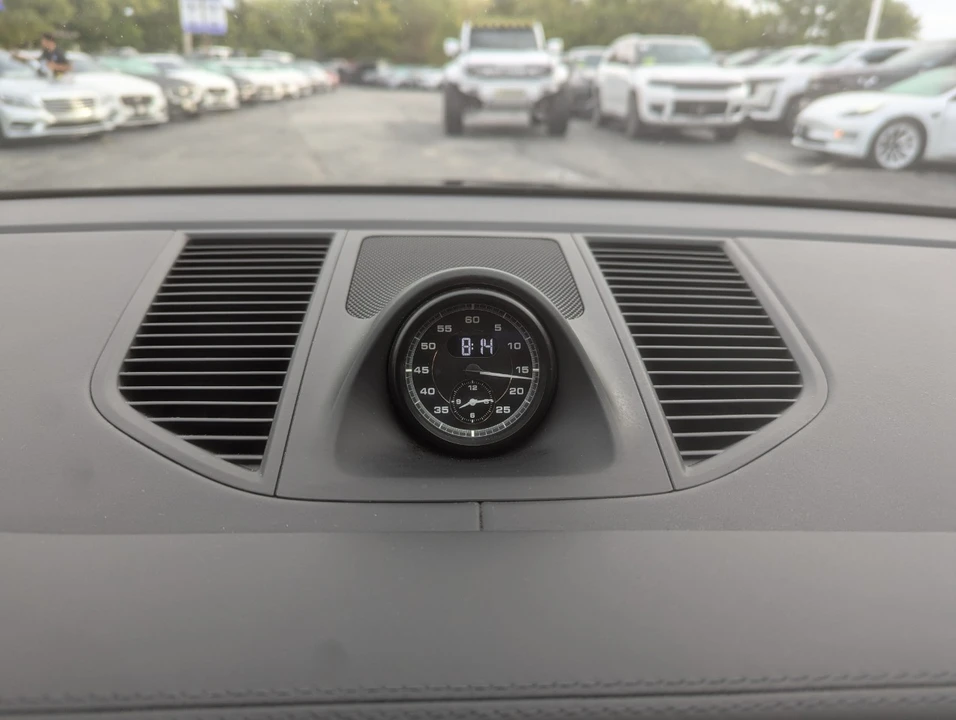 2023 Porsche Macan - Image 20 of 21