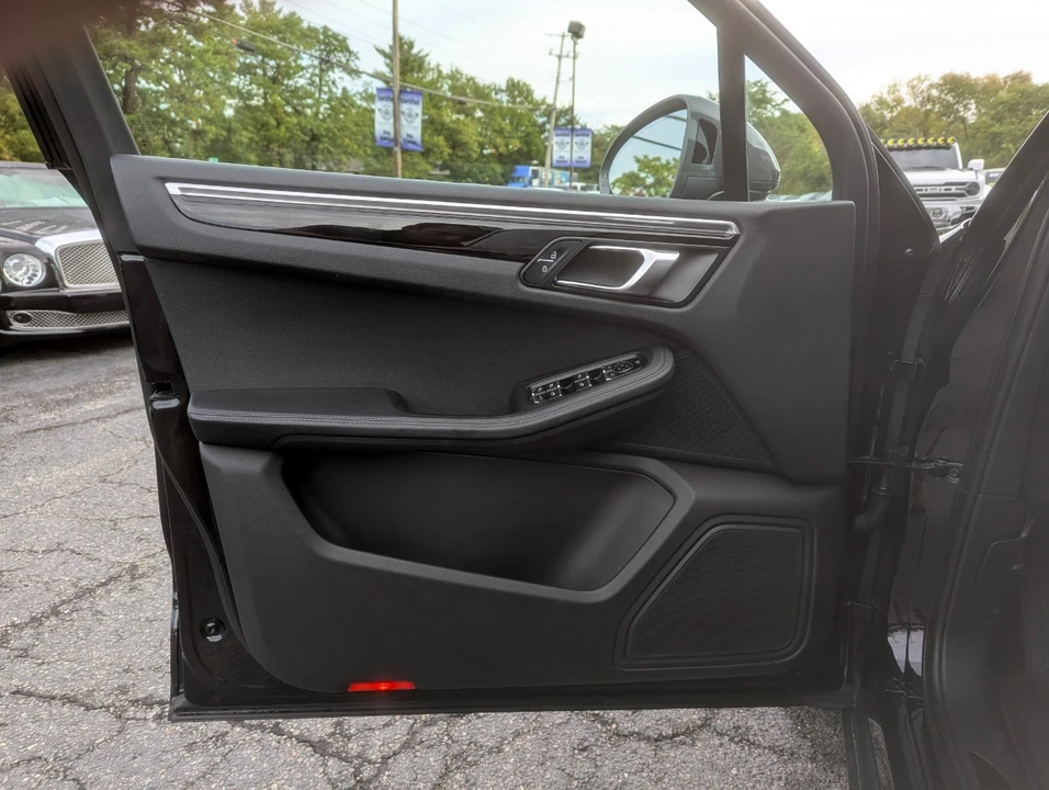 2023 Porsche Macan - Image 11 of 21