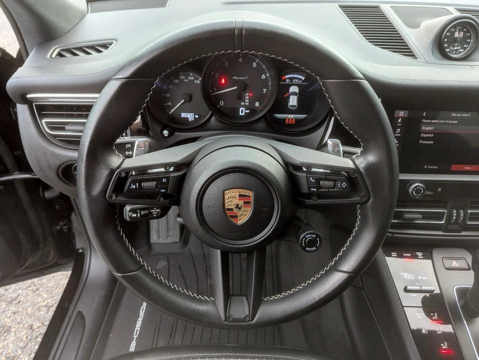 2023 Porsche Macan - Image 15 of 21