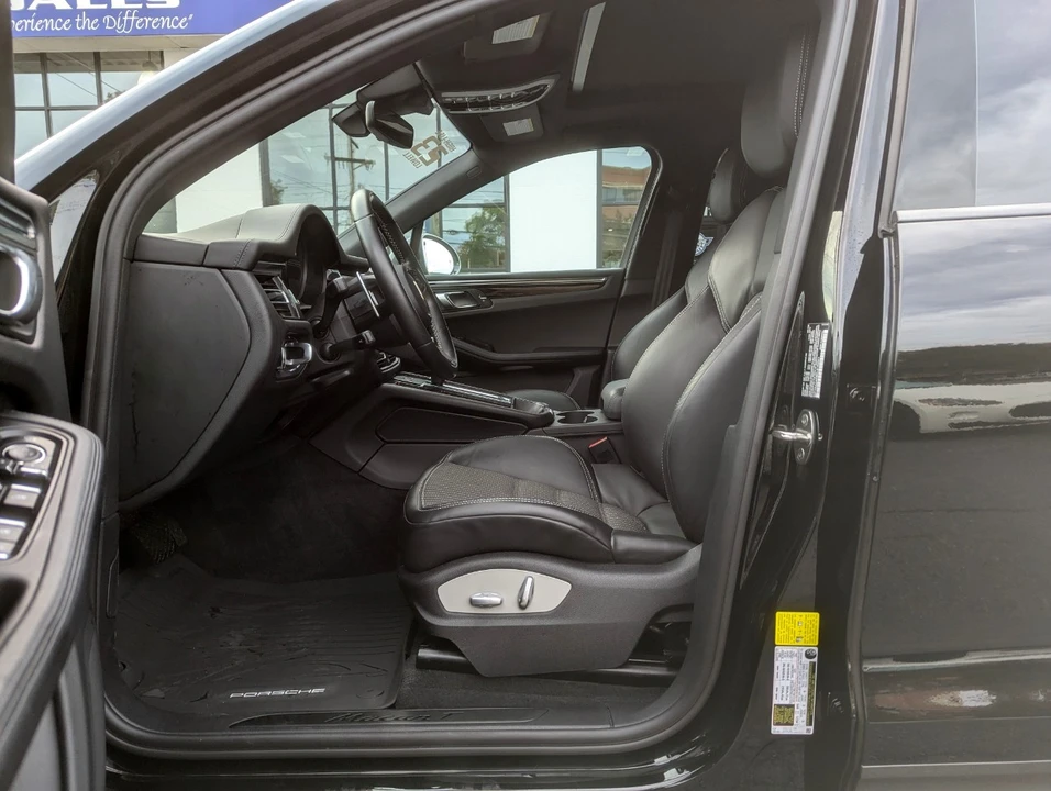 2023 Porsche Macan - Image 12 of 21