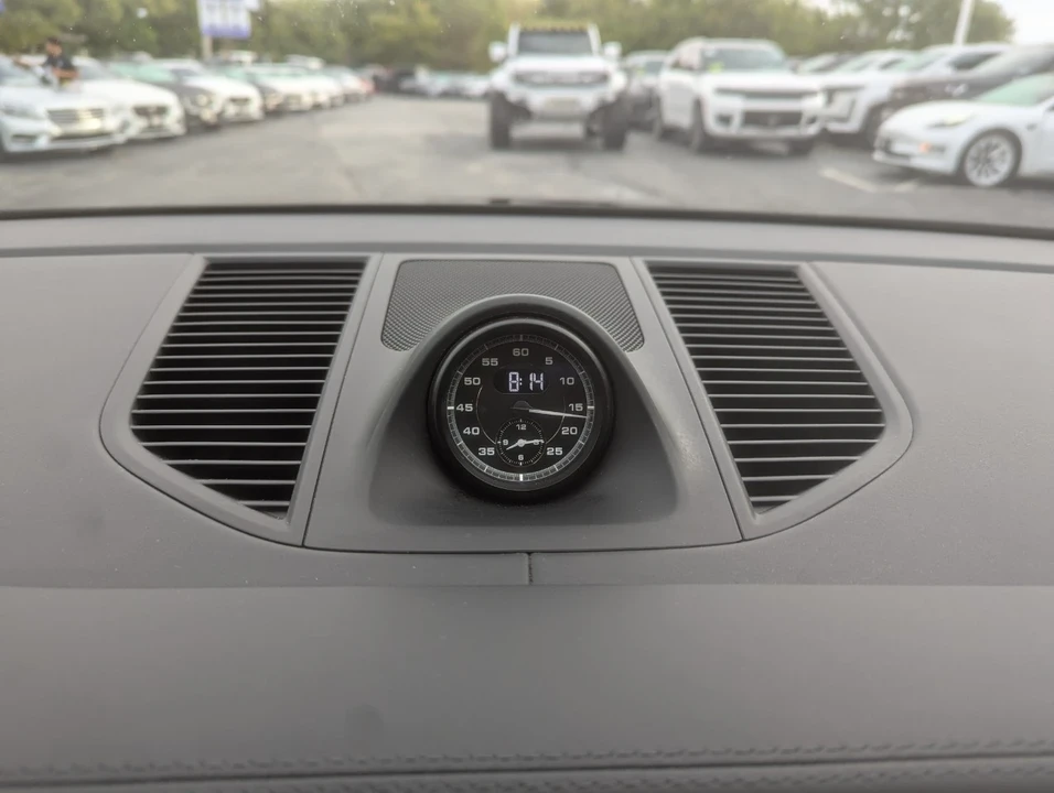 2023 Porsche Macan - Image 20 of 21