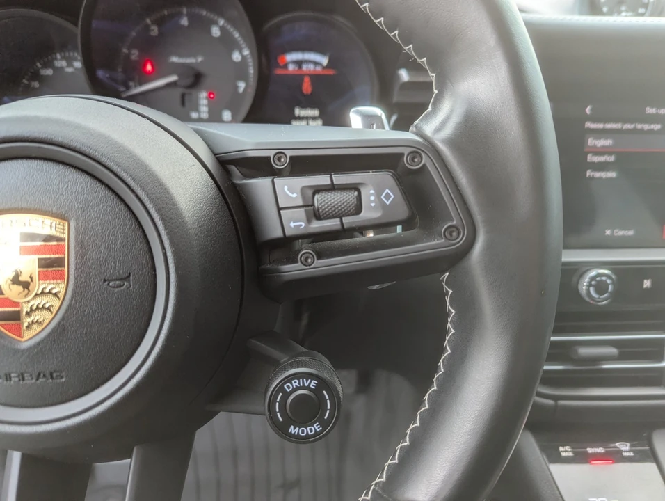 2023 Porsche Macan - Image 17 of 21