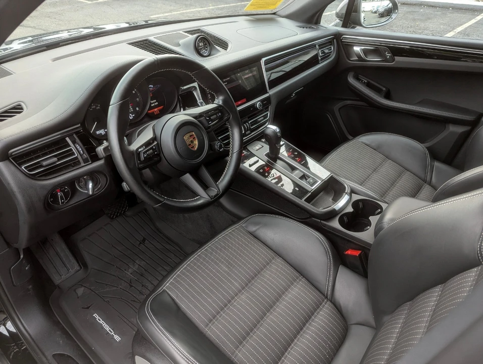 2023 Porsche Macan - Image 13 of 21